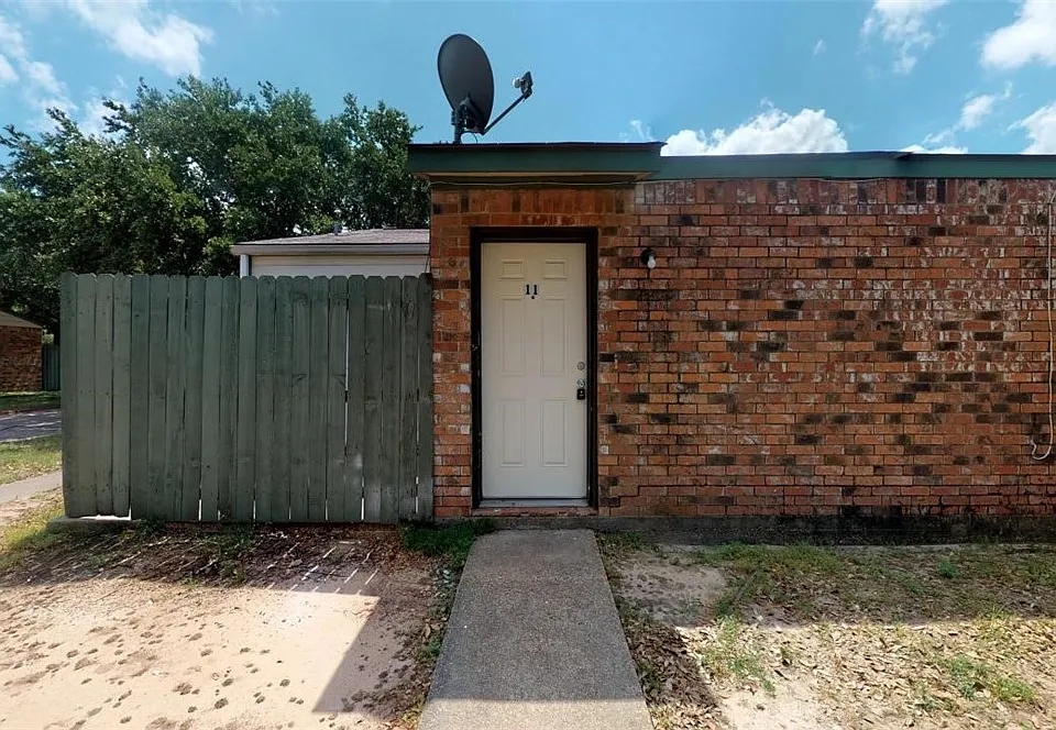 725 Peppertree Dr #11