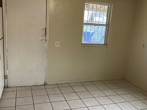 3rd image of 301 W Columbia St