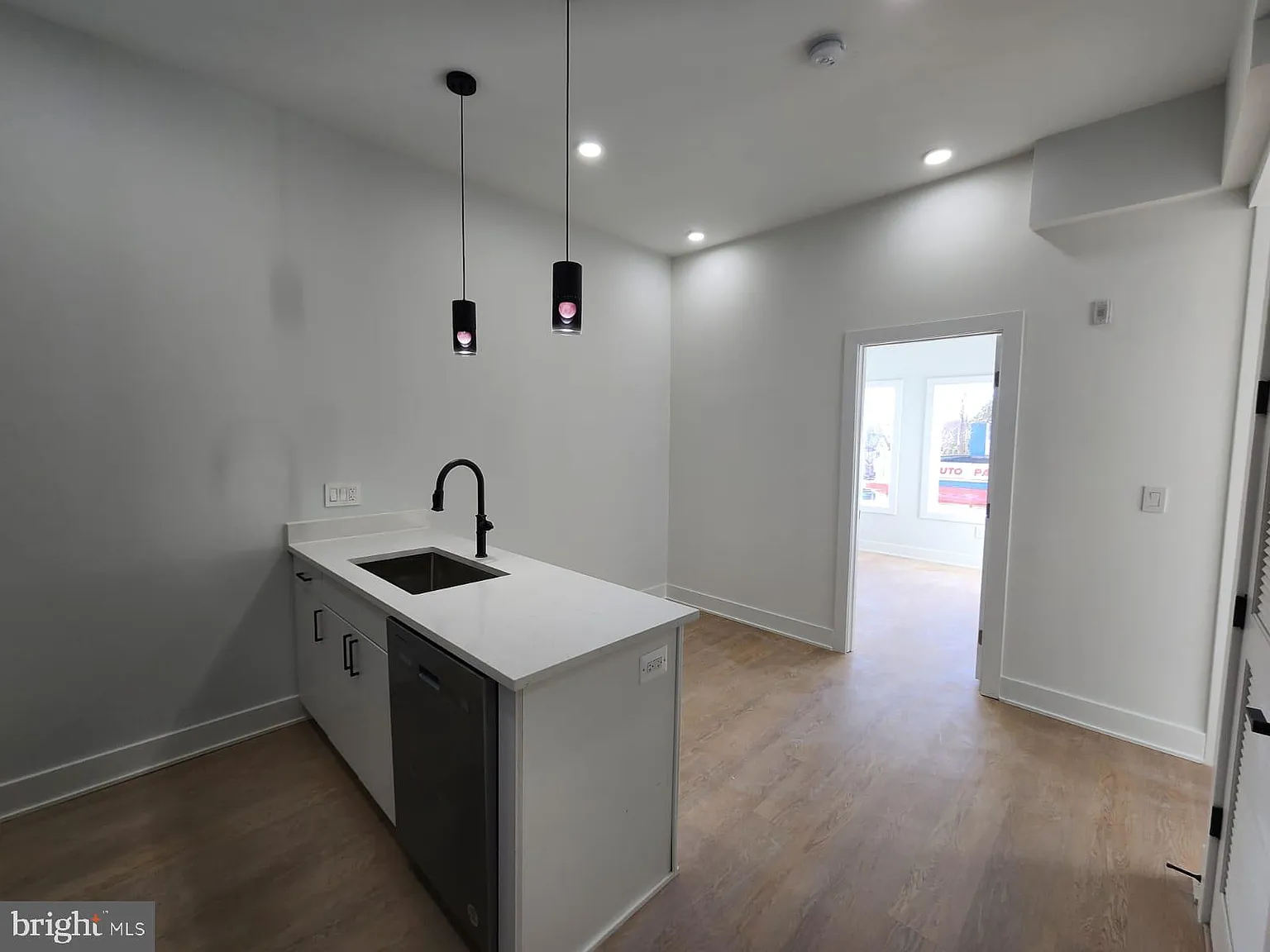 2 bed, 528 sqft, $3,000 — Photo 3