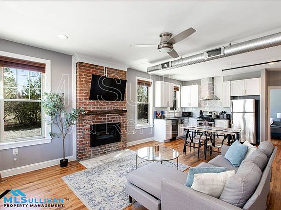 5th image of 217 Hood St