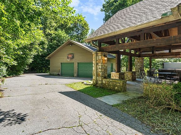 4th image of 126 Rock Ledge Lane