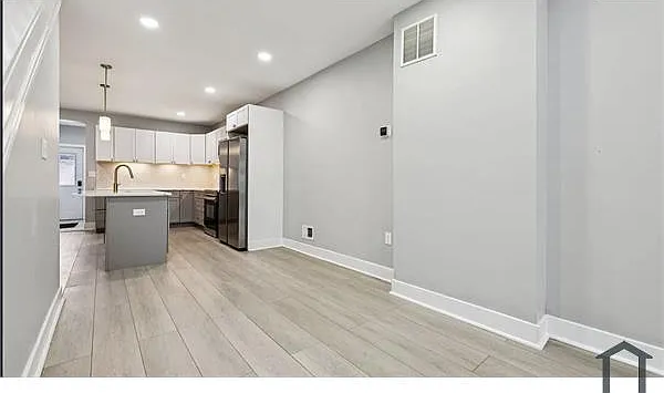 260 S Highland Ave — Photo 4