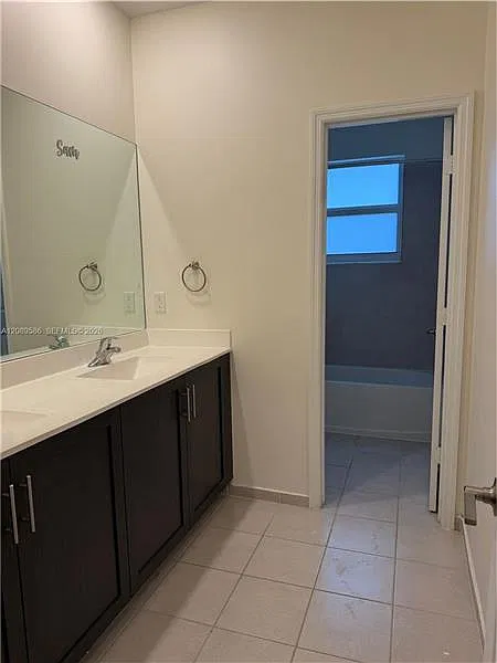 5 bed, 33032 sqft, $4,000 — Photo 3