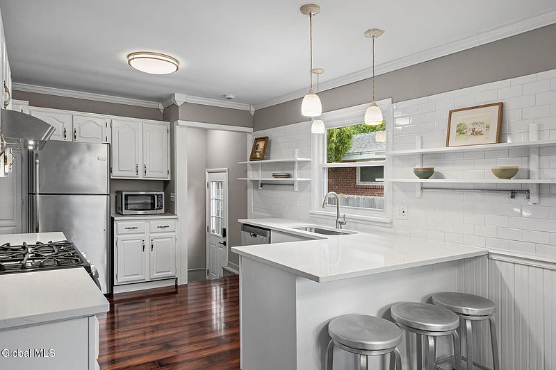5th image of 145 Ramsey Place