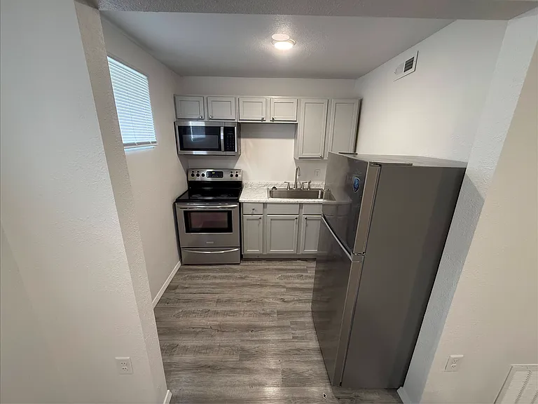 323 Seward Ave — Photo 14