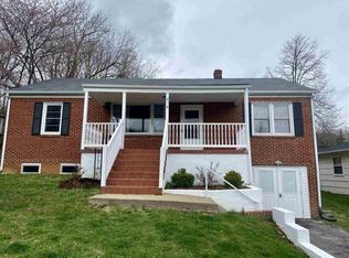 414 Parkwood Ln, Staunton, VA 24401