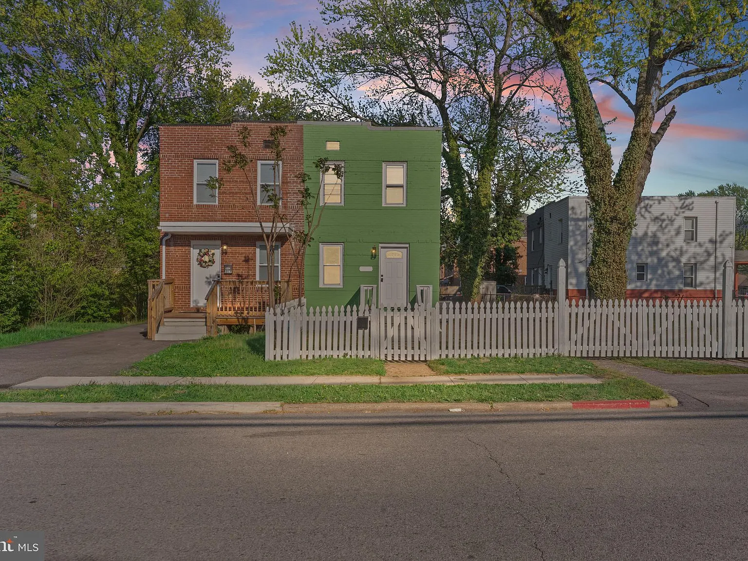 3 bed, 1350 sqft, $3,000 — Photo 2