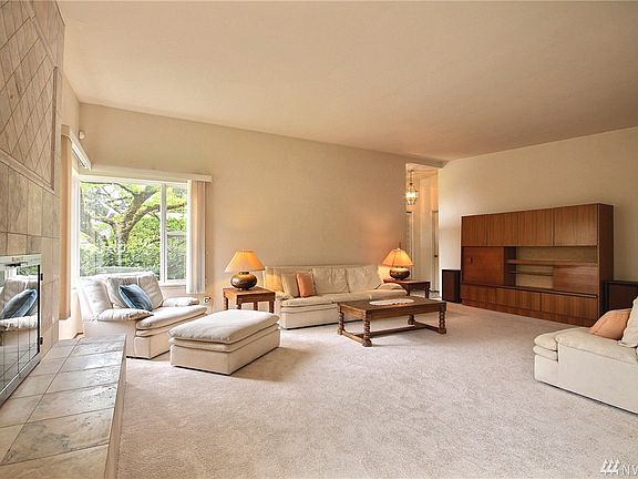 3rd image of 942 177th Ave NE