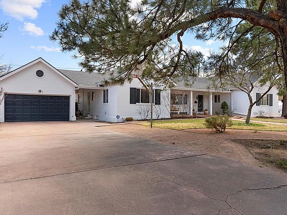 3rd image of 910 Parkland Cir SE