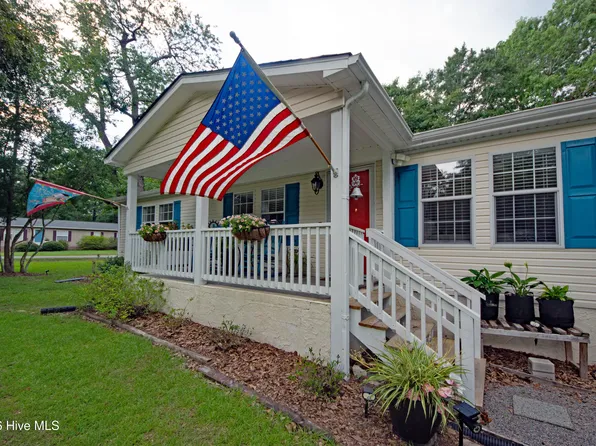 21 Warwick Court, Hampstead, NC 28443