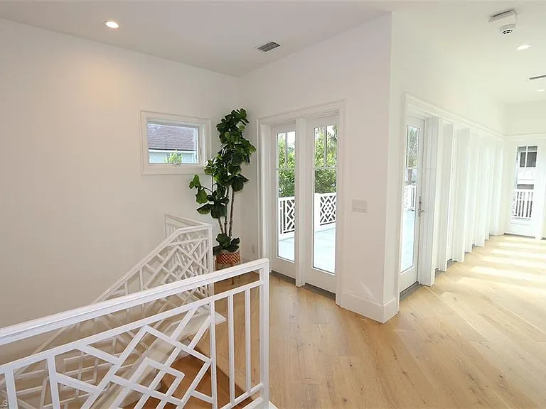 300 2nd Ave N — Photo 30