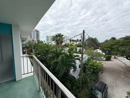 Island Apartments Photo 1