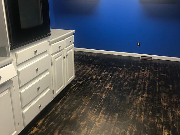 3rd image of 307 Blue Bird Dr