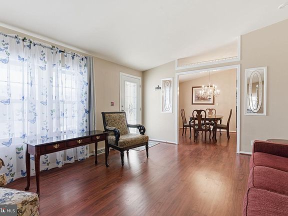 5th image of 435 Spring Meadow Cir