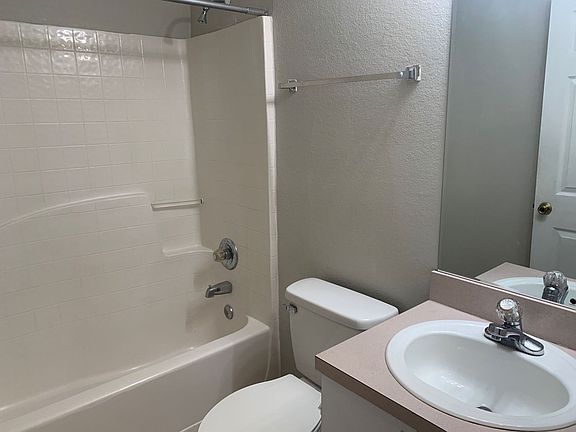 5th image of 540 Cardinal Dr