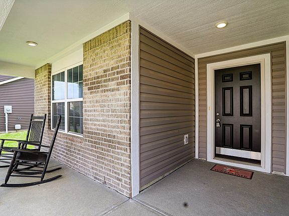 5th image of 425 Thunderwood Dr