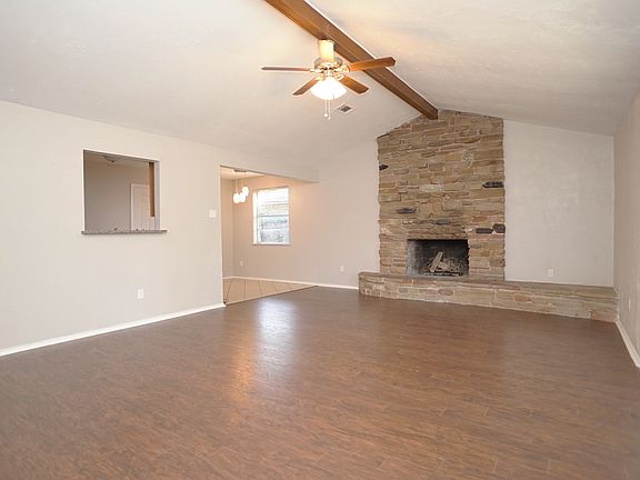 3rd image of 421 Danny Dr