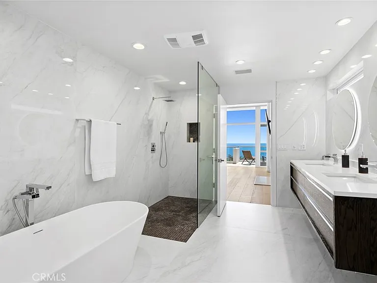 1061 Skyline Dr — Photo 15