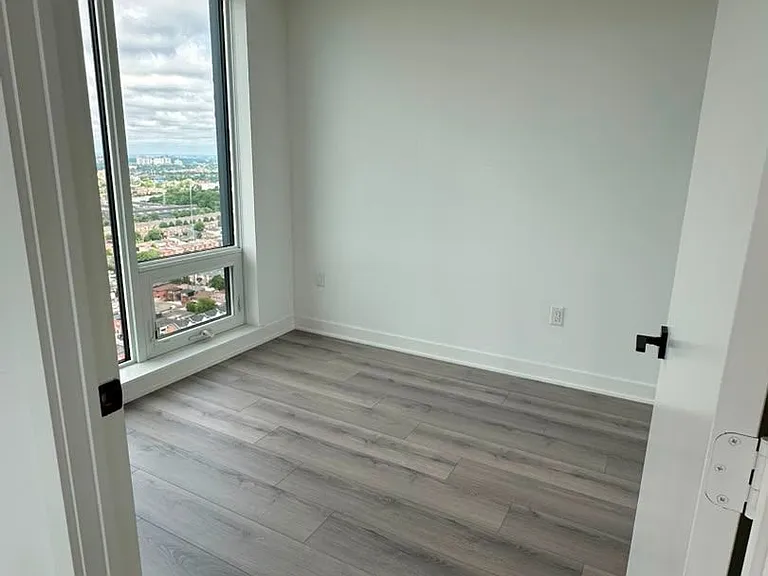 1185 Dupont St N #2710 — Photo 6