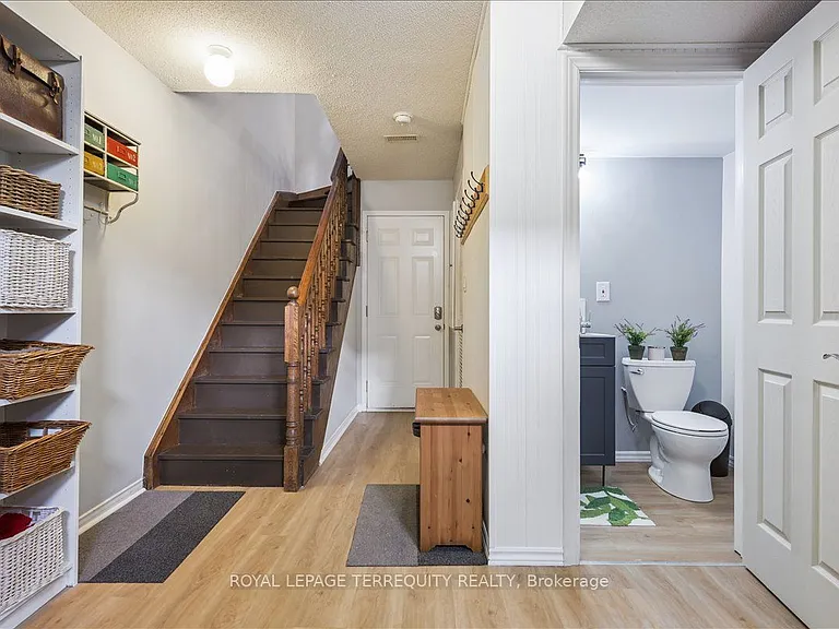 101 The Queensway #Townhouse 2 — Photo 24