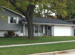 2717 Woodale Ave, Green Bay, WI 54313