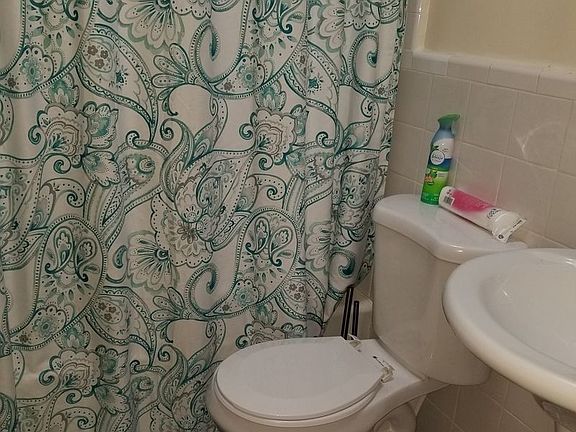 3rd image of 2844 48th St #2