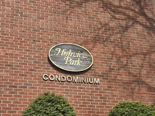4975 Washington St #310, West Roxbury, MA 02132