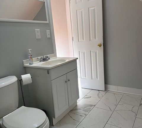 4th image of 21 Wakelee Ave #2