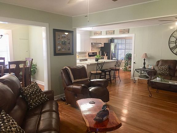 3rd image of 117 Saint Charles Ave