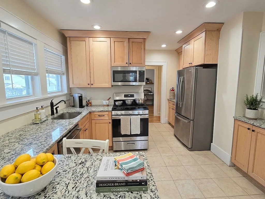 2 bed, $2,500 — Photo 1