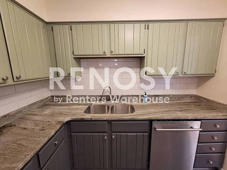 914 Wildwood Square Ct — Photo 10