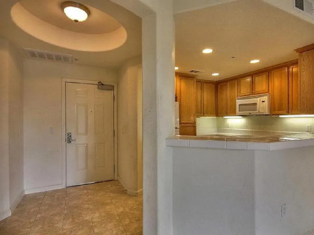 2 bed, 1108 sqft, $3,250 — Photo 2
