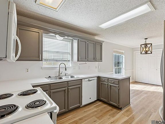 4th image of 3325 Myrtle Grove Dr