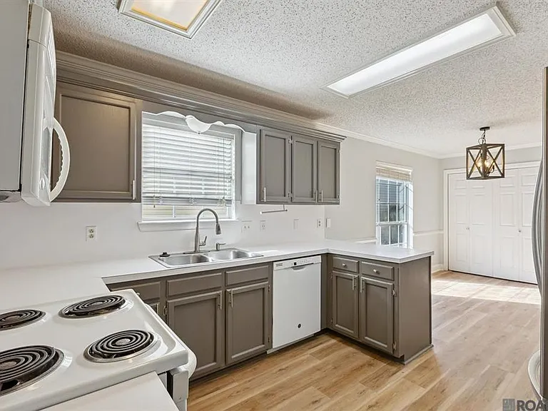 3325 Myrtle Grove Dr — Photo 4