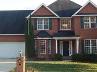 1207 Forest Dr, Hurricane, WV 25526