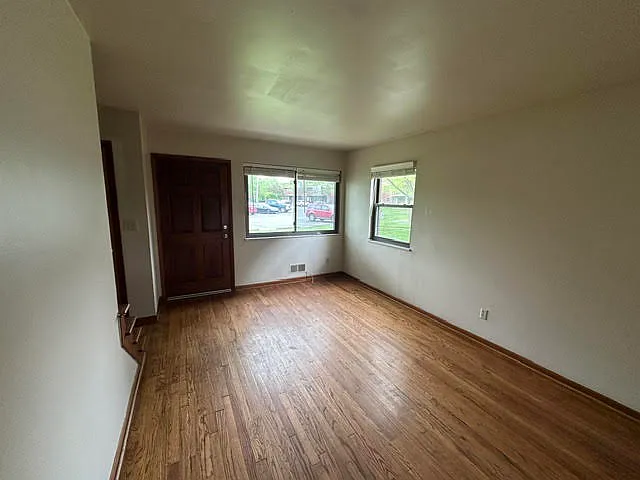 2 bed, 1010 sqft, $1,300 — Photo 2
