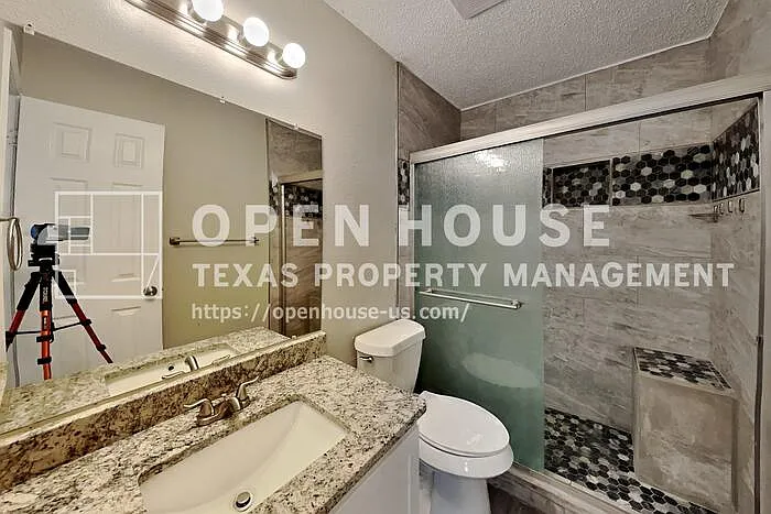 2222 Edinburgh St — Photo 20