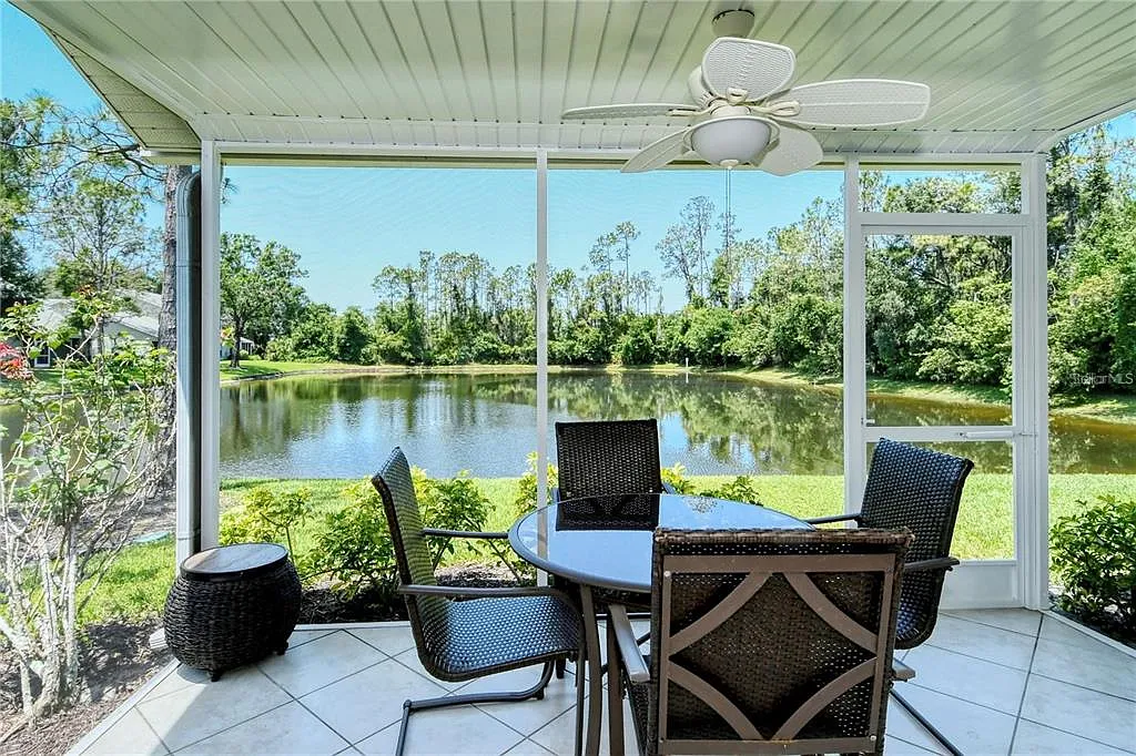 2 bed, 2.0 bath, 1004 sqft, $1,995 — Photo 3
