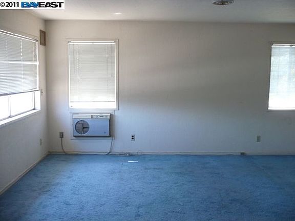 3rd image of 824 Brooklyn Ave