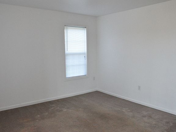 4th image of 1740 Cypress Dr