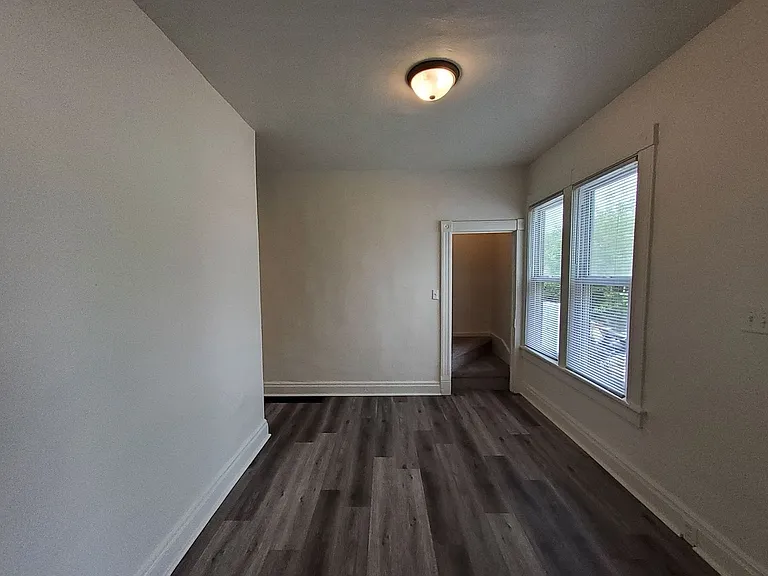 525 W 5th St — Photo 3