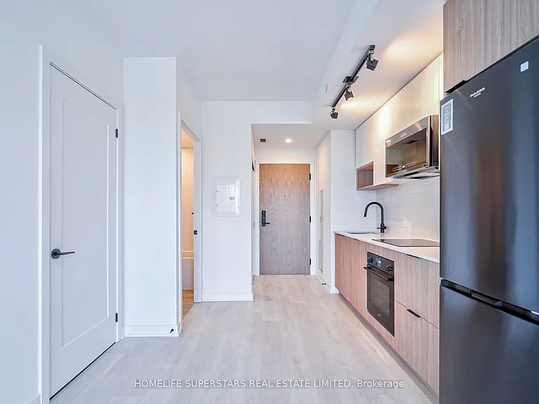 5 Defries St #1611 — Photo 2