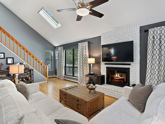 2nd image of 27 Blue Jay Way
