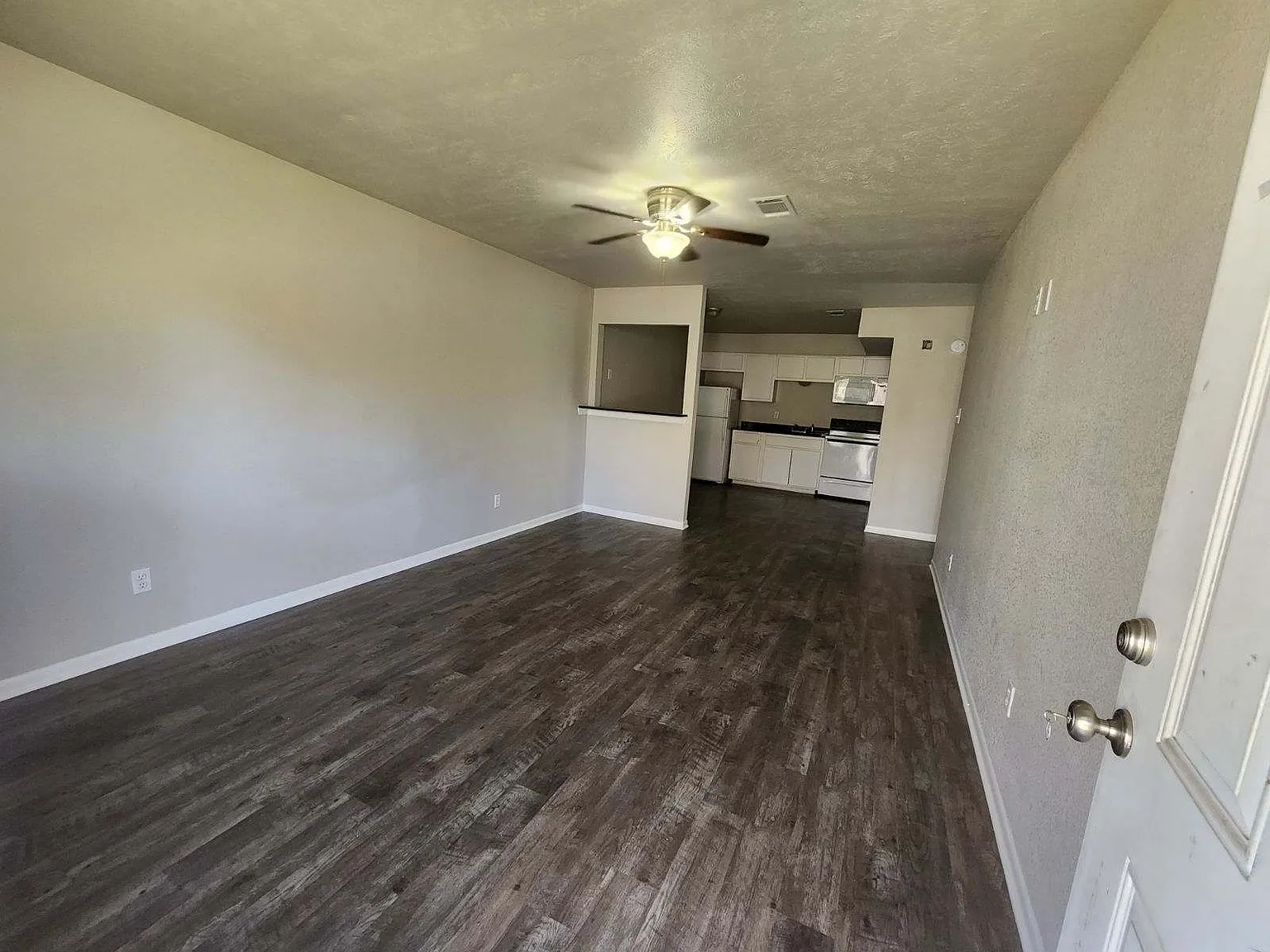 Welcome Home to The Oaks Fourplexes — Photo 4