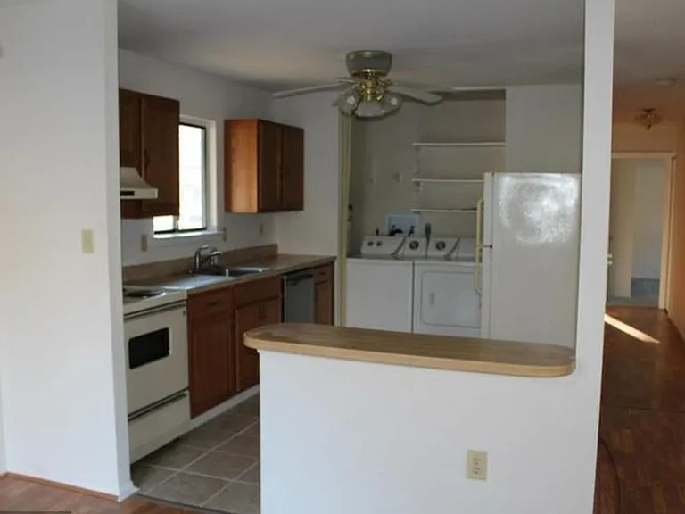 7033 Albany Ave — Photo 4