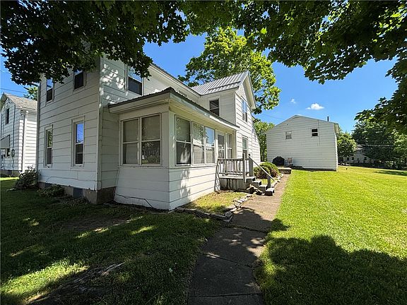 2nd image of 1 Erie St N