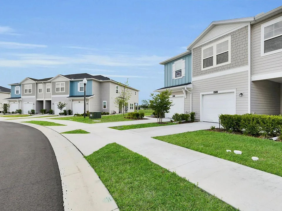 4859 SW 81st Loop