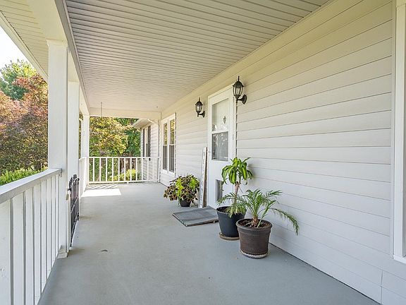 4th image of 1131 Snowberry Hill Dr