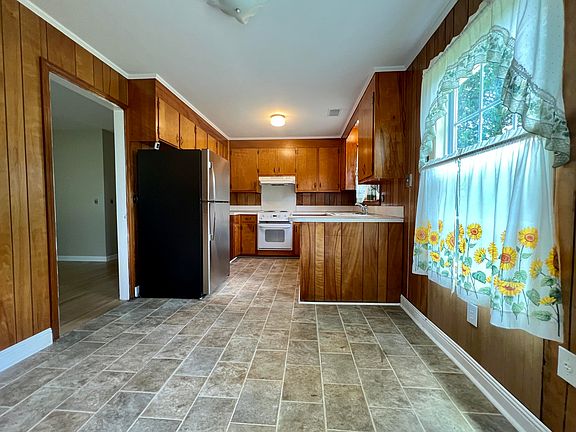 3rd image of 2700 Leeds Ave