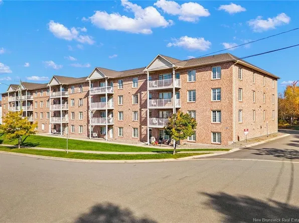 165 Valcour Dr #212, Fredericton, NB E3C 0H5